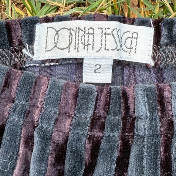 Donna Jessica Velvet Striped Ankle Pants - size 2 - Picture 2 of 5